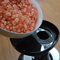 鲜榨石榴汁#美的原汁机活动菜谱#的做法图解2