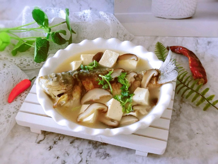 香菇鲫鱼豆腐汤的做法