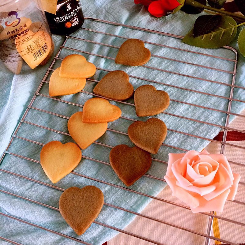 Baby two color heart biscuit