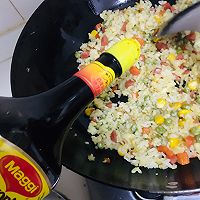 #金龙鱼橄调-橄想橄做#黄金三色杂蔬蛋炒饭的做法图解8
