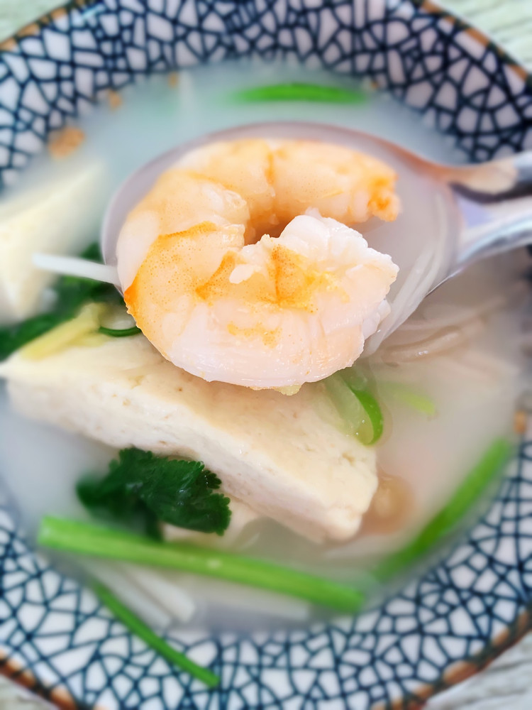 鲜虾豆腐牛奶浓汤的做法