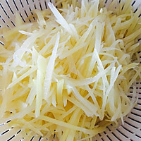 炝拌土豆丝【可口凉菜】的做法图解2