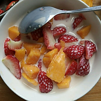 草莓芒果奶的做法图解6