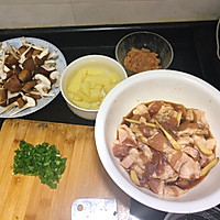 米粉蒸肉的做法图解1