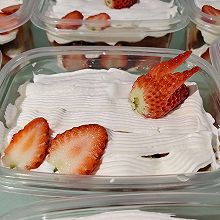 兔年草莓盒子蛋糕