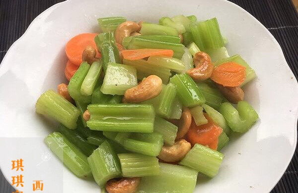 西芹胡萝卜炒腰果