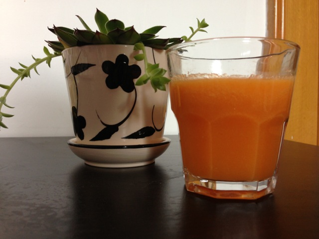 瘦身饮--苹果菠萝胡萝卜汁的做法
