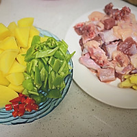 珐琅锅美食：家常土豆烧鸭的做法图解5