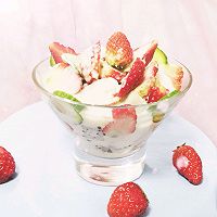 草莓火龙果酸奶沙拉的做法图解6