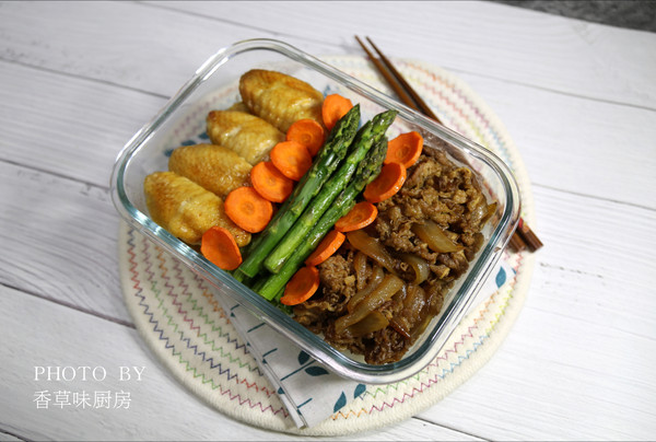 鸡牛双拼饭便当