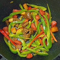 香菇烧鸡肉+青红椒脆皮肠便当的做法图解8