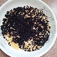 芝麻汤圆的做法图解2