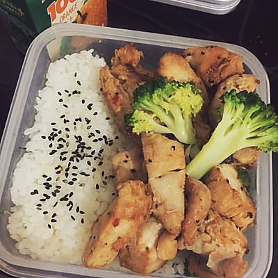减肥低脂煎鸡胸饭