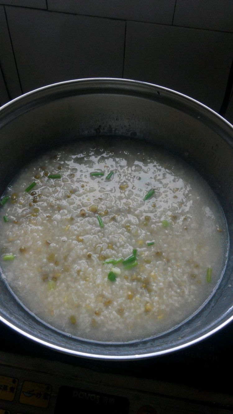 清热解毒，减肥的绿豆大米葱花粥的做法