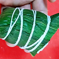 养生虫草小米粽
龙眼红枣赤豆粽的做法图解8