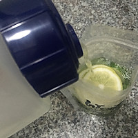 青瓜柠檬排毒水#自制饮料#的做法图解3