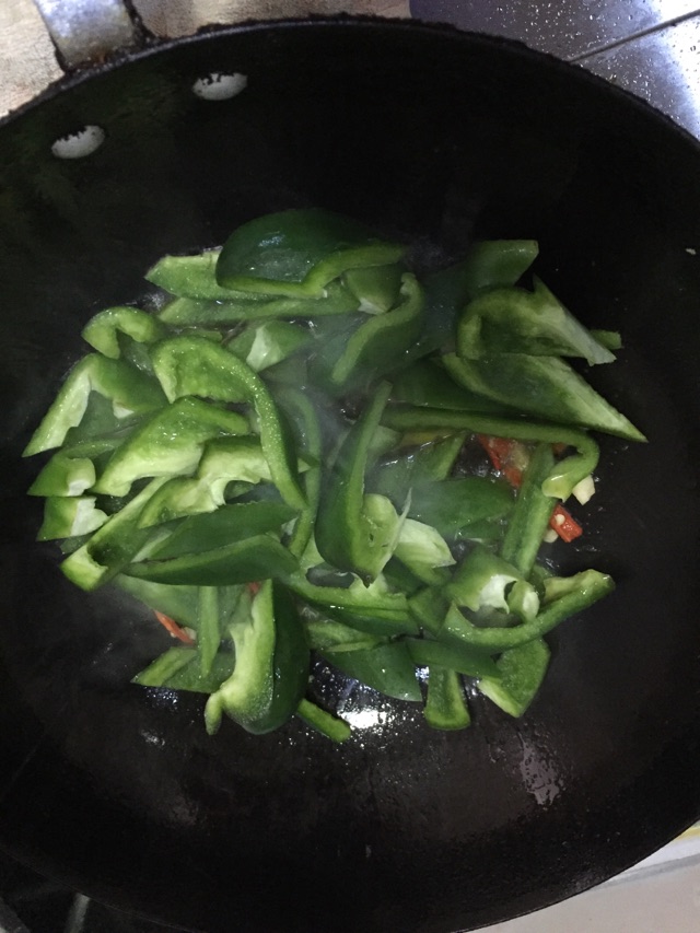 青椒炒牛肉的做法图解6