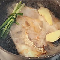 #美食视频挑战赛#滋补好喝｜鱼头豆腐汤的做法图解2