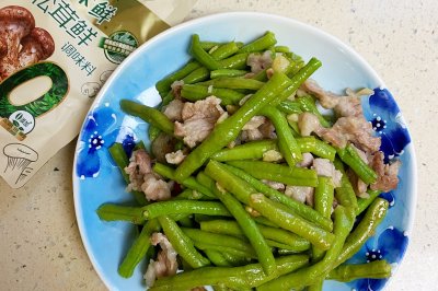 长豆角炒肉片