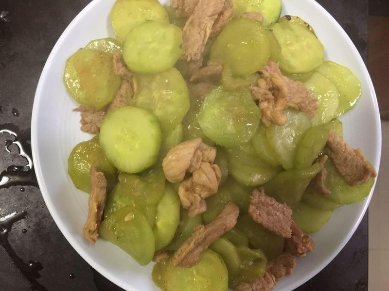 Fried lean meat with green melon