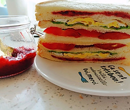#换着花样吃早餐#自制草莓酱三明治的做法