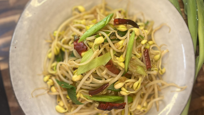 家常酒菜，小炒黄豆芽越嚼越香！