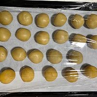 莲蓉蛋黄广式月饼的做法图解5
