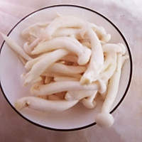 火腿玉米粒海鲜菇炒青菜，好看又好吃的做法图解2