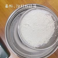 不用打蛋器，用手就能做的蔓越莓司康的做法图解3