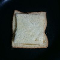教你一款高逼格的早餐——煎蛋三明治的做法图解5