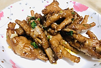 简单好做的蒜香鸡脚的做法