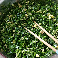 韭菜鸡蛋虾皮馅煎饺的做法图解2