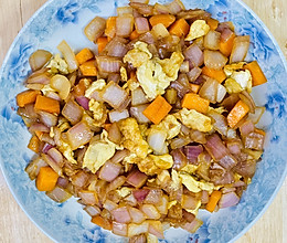 胡萝卜洋葱炒鸡蛋的做法