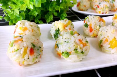 五彩蔬菜饭团～真没勇气拒绝！