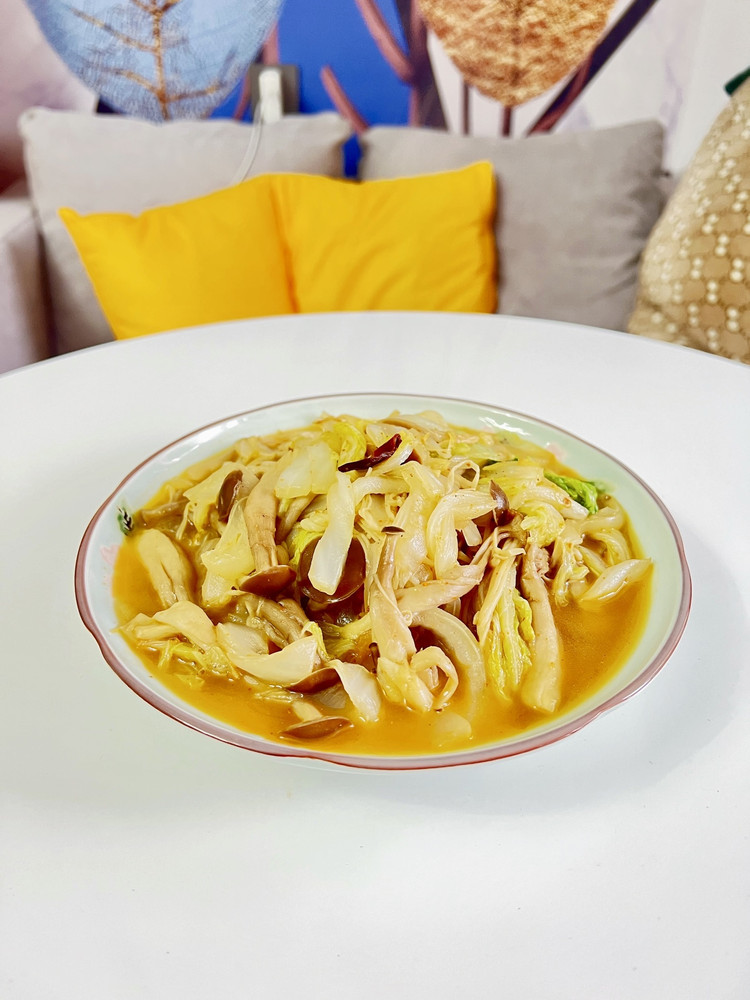 酸辣白菜炒蘑菇，美味一点不含糊的做法