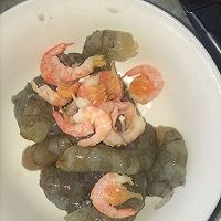 鲜虾馄饨(附秘方，不放味精就很鲜美)的做法图解1