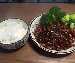 一人食 营养均衡油亮亮鸡腿杏鲍菇卤味饭#均衡年夜饭#的做法