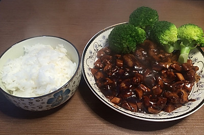 一人食 营养均衡油亮亮鸡腿杏鲍菇卤味饭