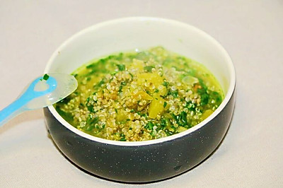 藜麦蔬菜粥 宝宝辅食，南瓜+菠菜叶+茼蒿叶