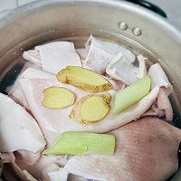 自制美容养颜，Q弹好吃的肉皮冻的做法图解3