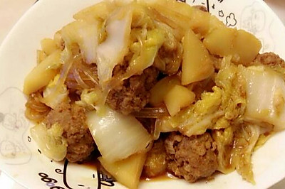 丸子白菜炖土豆