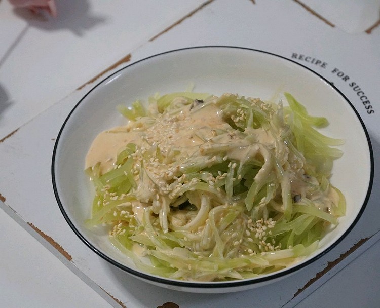 凉拌莴笋，清新爽口解腻！的做法