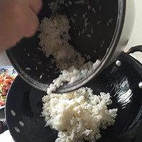 鸡蛋蒜苔火腿炒米饭的做法图解2