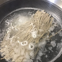 辣白菜荞麦面的做法图解2