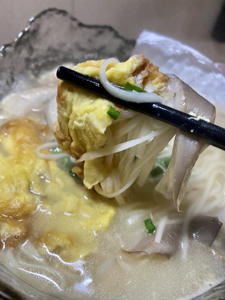 平菇煎蛋面的做法