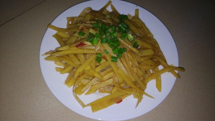 酸辣土豆丝（简单少辣加粗版）的做法
