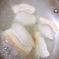地道川菜———梅菜蒸扣肉的做法图解2