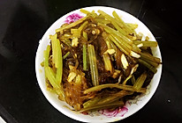 芹菜炒粉的做法