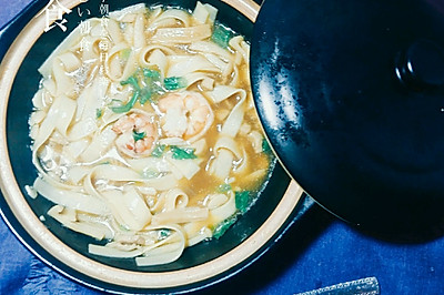海鲜菇肉片面条汤