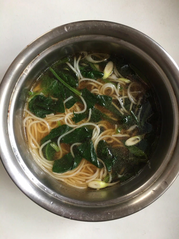 菠菜面条营养餐的做法